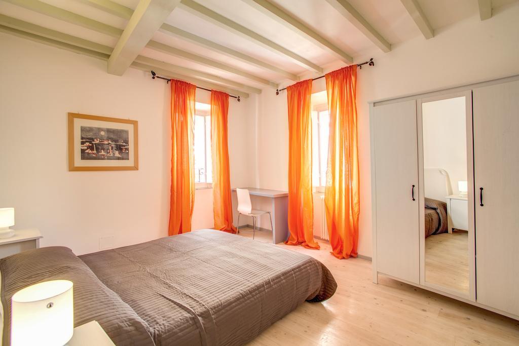 Three Bedroom Apartment Campo Dei Fiori Rome Ruang foto